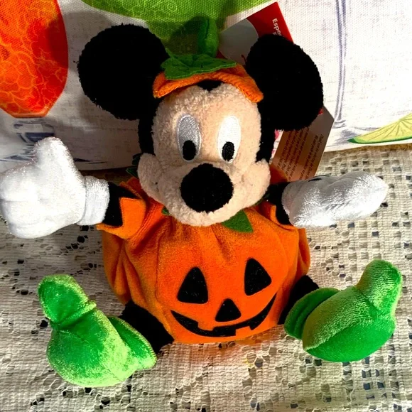 NWT, Vintage rare Mickey Mouse Pumpkin , 6 inch beanie - Picture 1 of 6